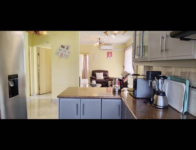 5 BEDROOM HOUSE FOR SALE IN NEWLANDS WEST